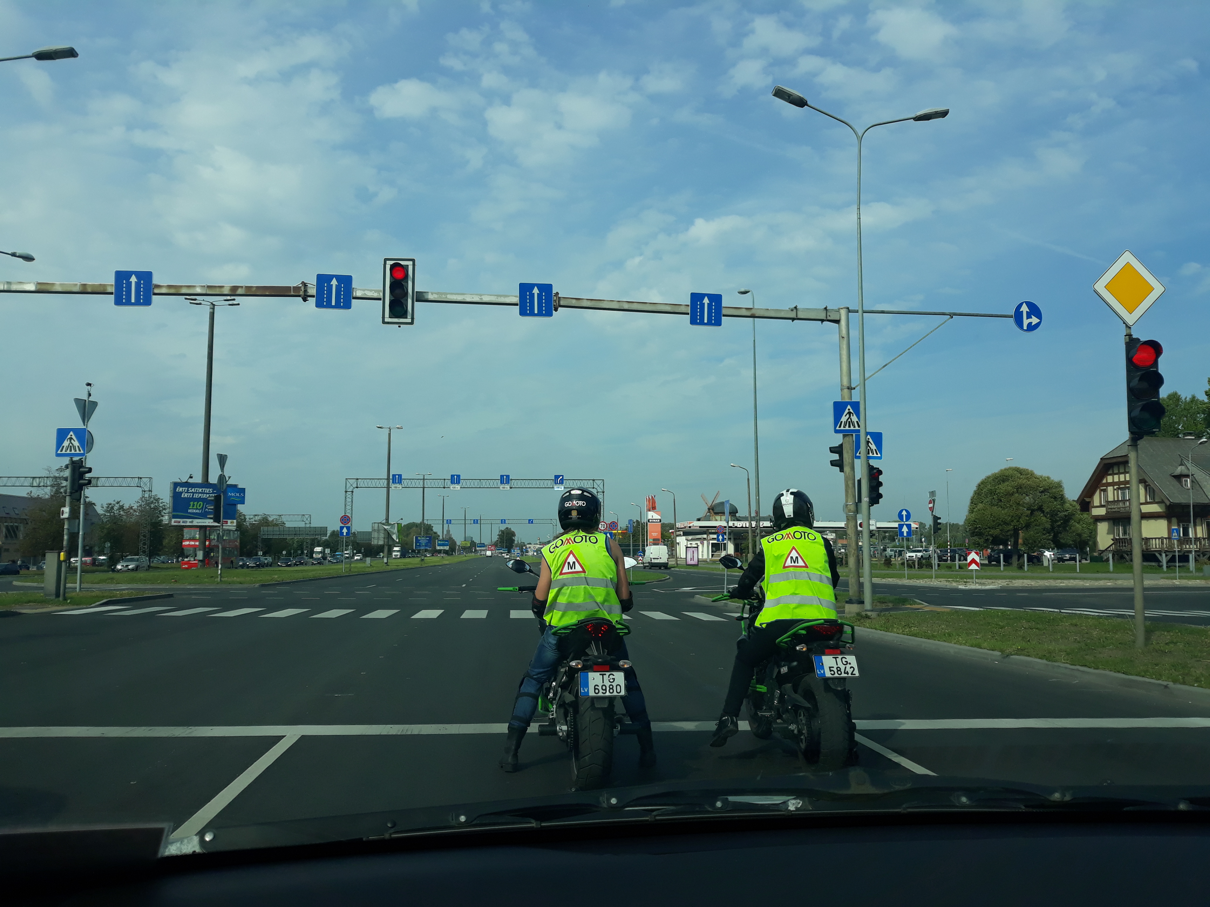 Akcija, ja nāksiet trijatā, vienam pretendentam mēs apmaksājam teorētiskās nodarbības.